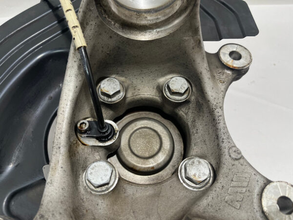 IMG_5587__31571 2008-2013 E90 BMW M3 Passenger Front Spindle Hub Assembly / 109K E9M06